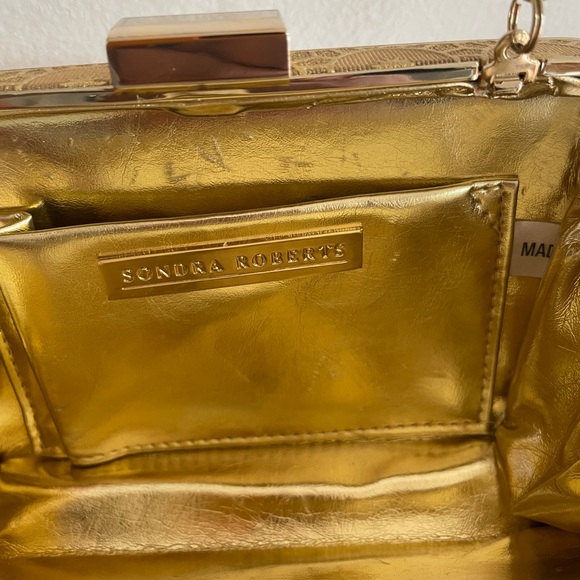 Sandra Robert’s Bag - Picture 6 of 8